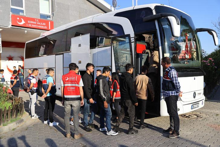 Edirne'de 139 düzensiz göçmen sınır dışı edildi G3