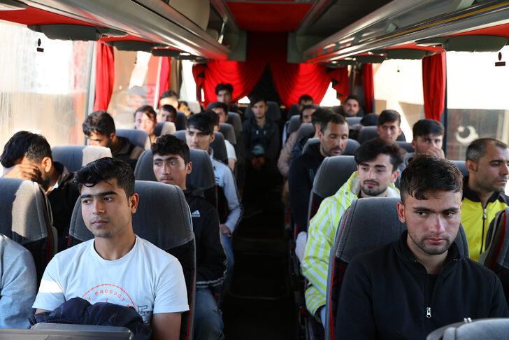 Edirne'de 139 düzensiz göçmen sınır dışı edildi G4