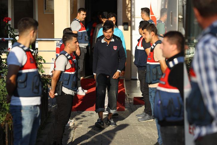 Edirne'de 139 düzensiz göçmen sınır dışı edildi G5