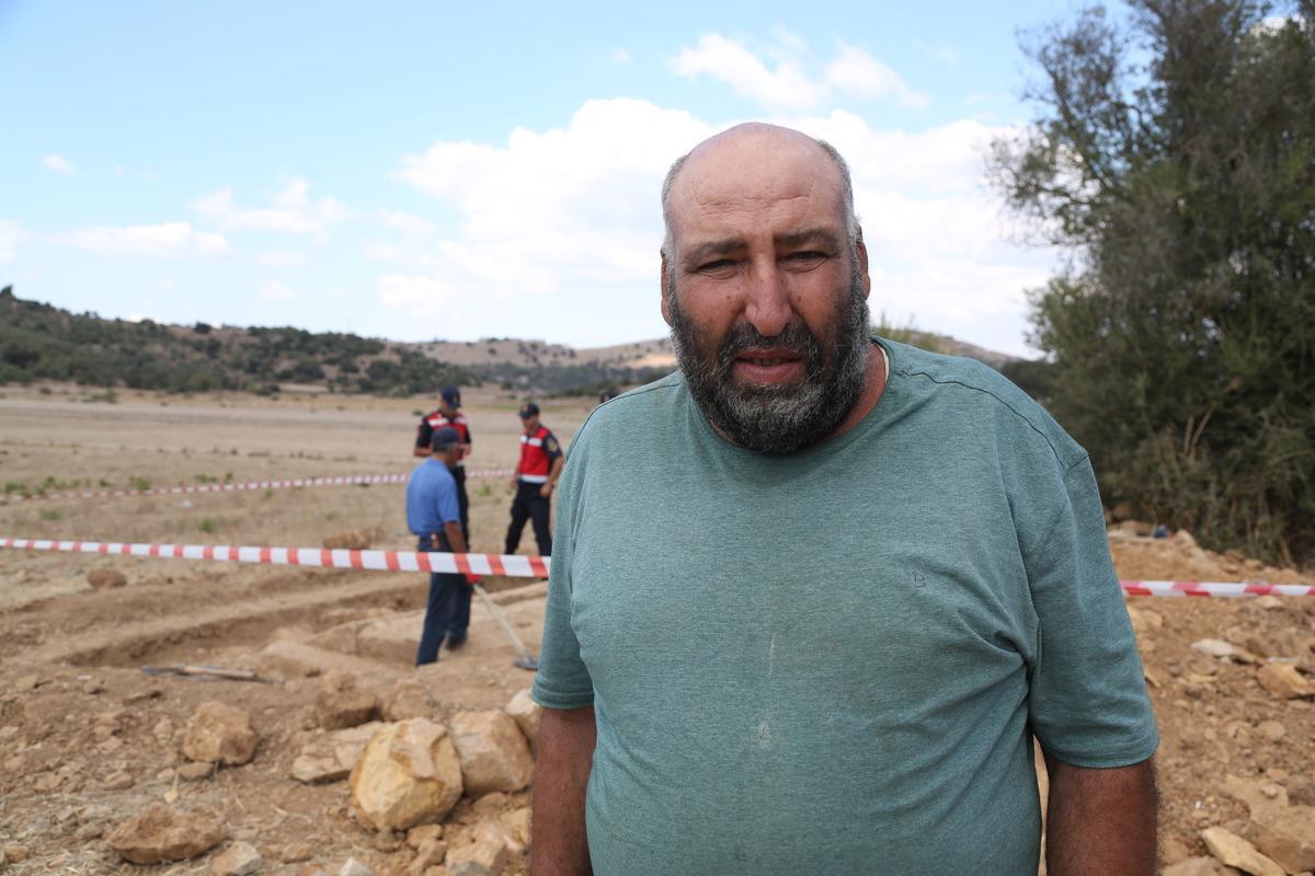 Muğla'da &ccedil;ift&ccedil;inin trakt&ouml;r&uuml;yle s&uuml;rd&uuml;ğ&uuml; tarlada oda mezar bulundu