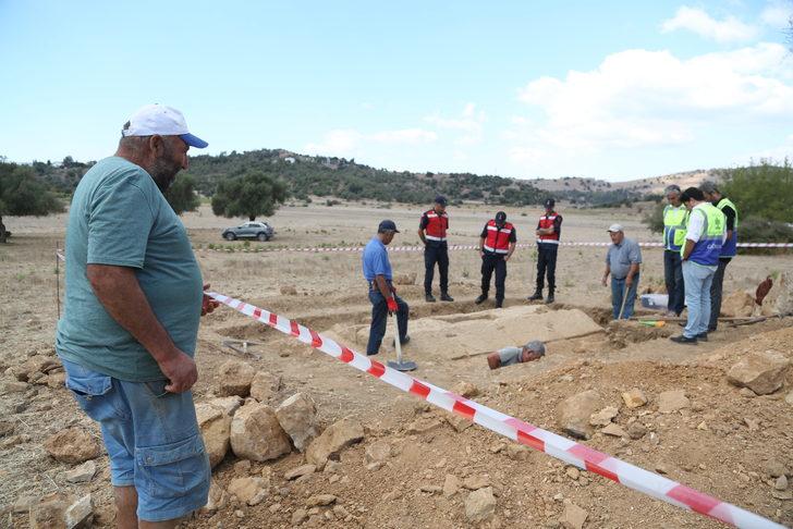 Muğla'da çiftçinin traktörüyle sürdüğü tarlada oda mezar bulundu G2