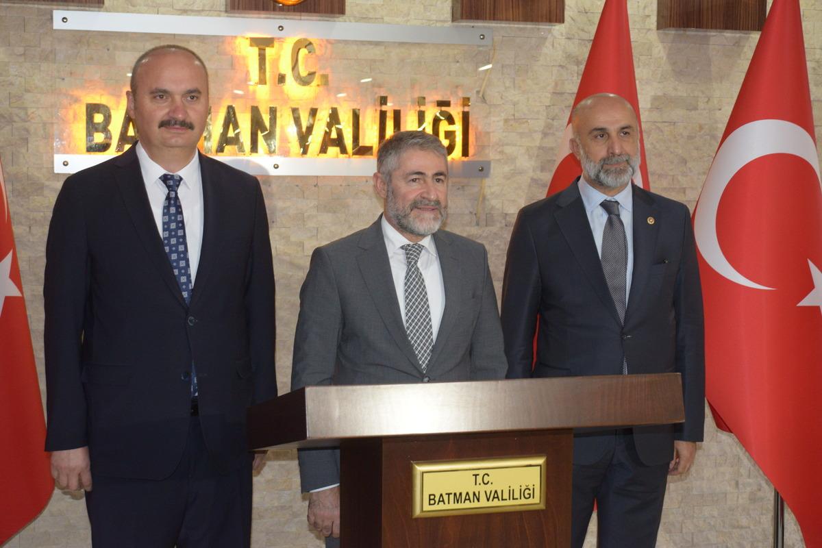 Hazine ve Maliye Bakanı Nureddin Nebati Batman'da ziyaretlerde bulundu