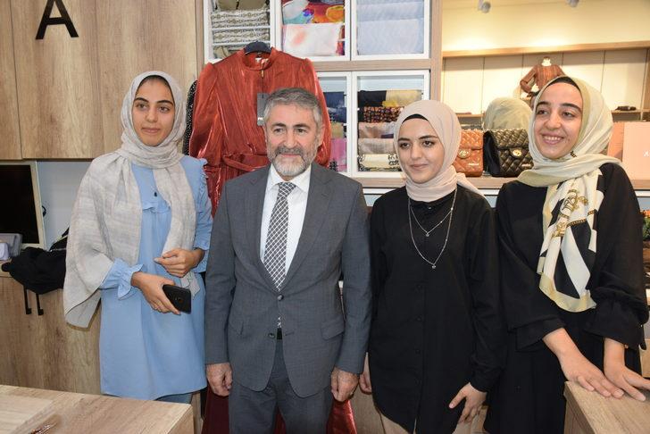 Hazine ve Maliye Bakanı Nureddin Nebati Batman'da ziyaretlerde bulundu G3