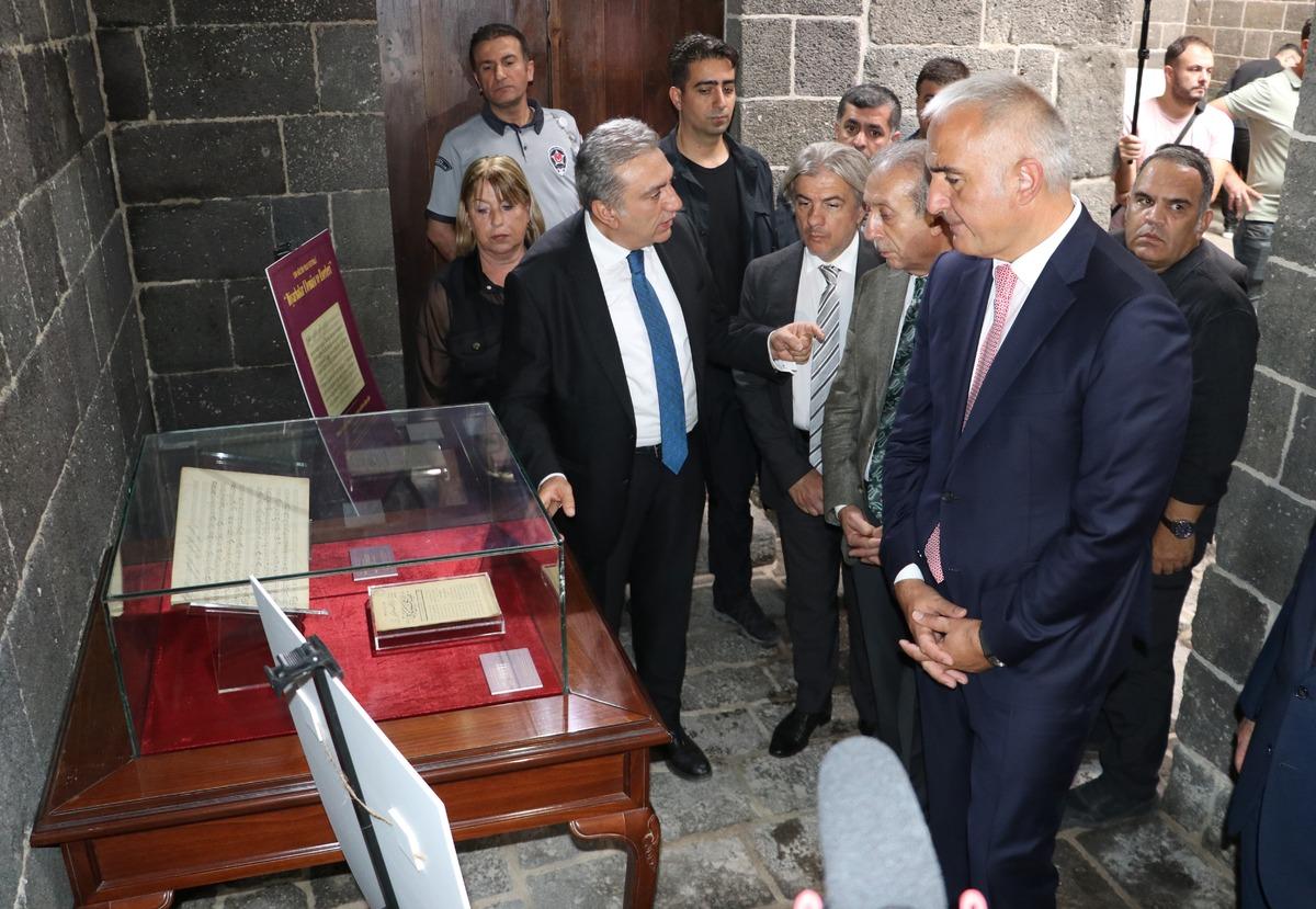 Bakanı Ersoy "Sur K&uuml;lt&uuml;r Yolu Festivali"nin gala programında konuştu: