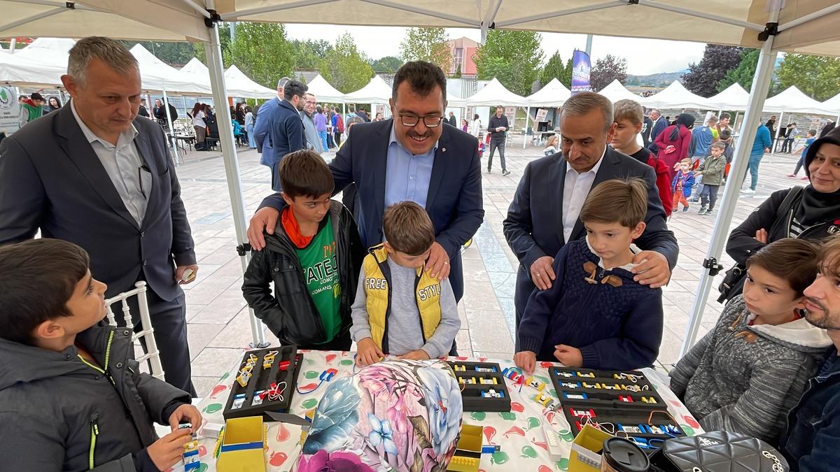 T&Uuml;BİTAK Başkanı Hasan Mandal Karab&uuml;k'te bilim şenliğine katıldı