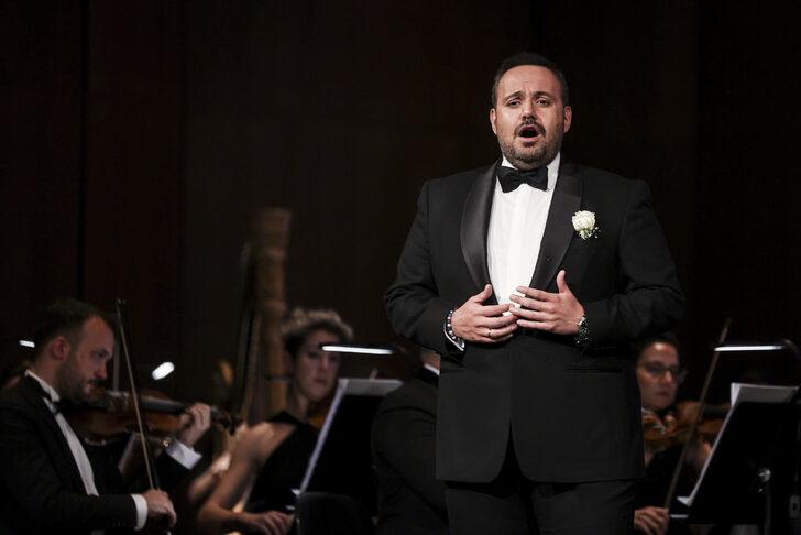 Tenor Murat Karahan ile Letonyalı soprano Kristine Opolais, AKM'de konser verdi G2