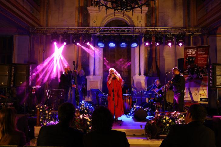 4. Uluslararası Balkan Müzik Festivali'nin ikinci gününde Suzan Kardeş sahne aldı G1