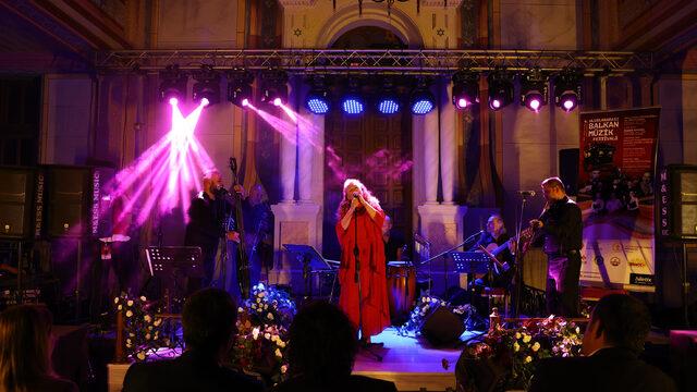 4. Uluslararası Balkan Müzik Festivali'nin ikinci gününde Suzan Kardeş sahne aldı