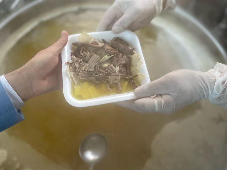 Şanlıurfa'da şafak vakti 10 bin kişiye tirit ikramı G5