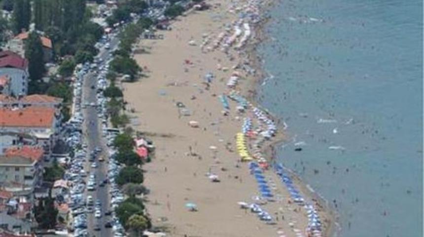 Plajda kadınların g&ouml;r&uuml;nt&uuml;s&uuml;n&uuml; &ccedil;eken kişi g&ouml;zaltına alındı