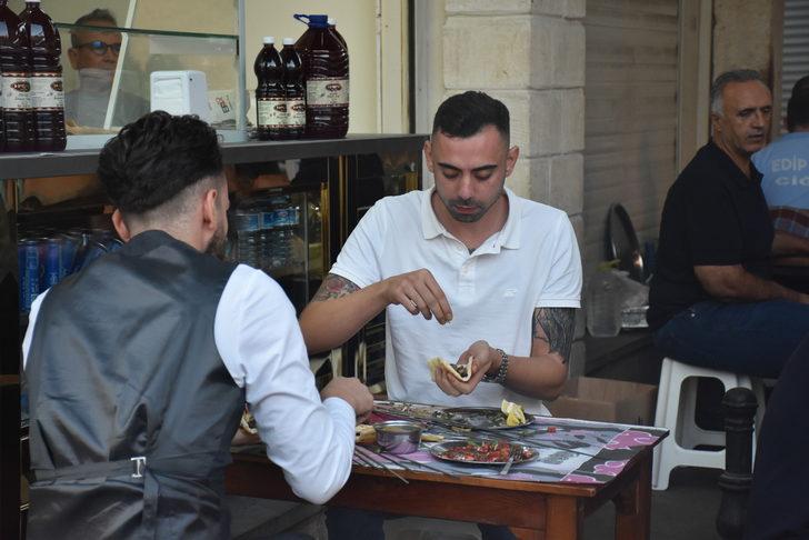Adana'da Lezzet Festivali'ne katılanlar kahvaltıyı ciğer kebabıyla yaptı G1