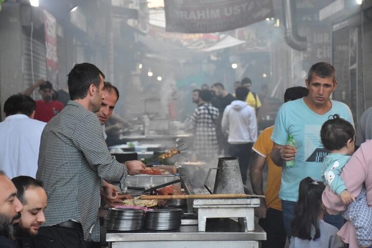 Adana'da Lezzet Festivali'ne katılanlar kahvaltıyı ciğer kebabıyla yaptı G2
