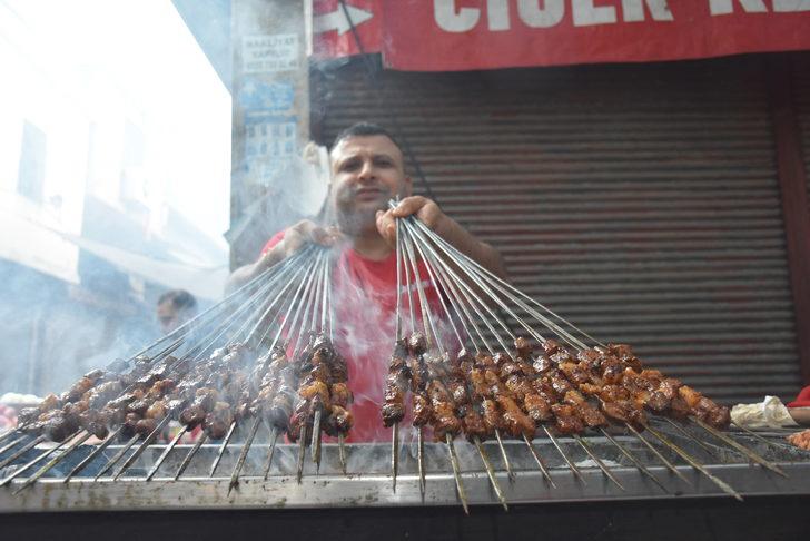 Adana'da Lezzet Festivali'ne katılanlar kahvaltıyı ciğer kebabıyla yaptı G5