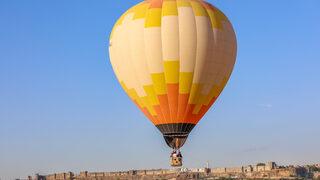 Kadim kent Diyarbakır'da günün ilk ışıklarıyla balon keyfi