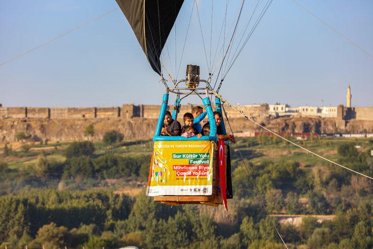 Kadim kent Diyarbakır'da günün ilk ışıklarıyla balon keyfi G3
