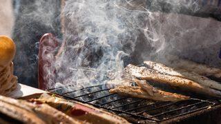 Omega-3 kaynağı balık mevsimi geldi: Faydaları olduğu kadar zararı da var! Bu şekilde yemek zehirlenmelere neden oluyor