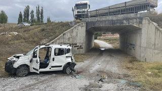 Afyonkarahisar'da tırın arkadan çarptığı ticari araçtaki 1 kişi öldü, 1 kişi yaralandı