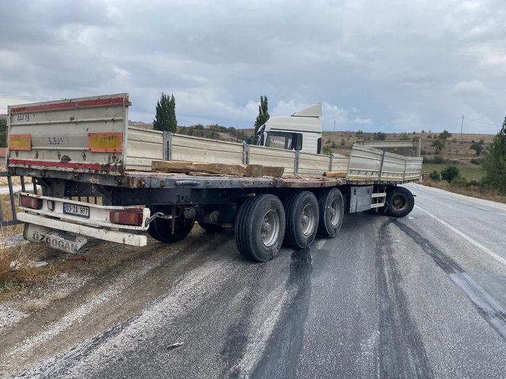 Afyonkarahisar'da tırın arkadan çarptığı ticari araçtaki 1 kişi öldü, 1 kişi yaralandı G2