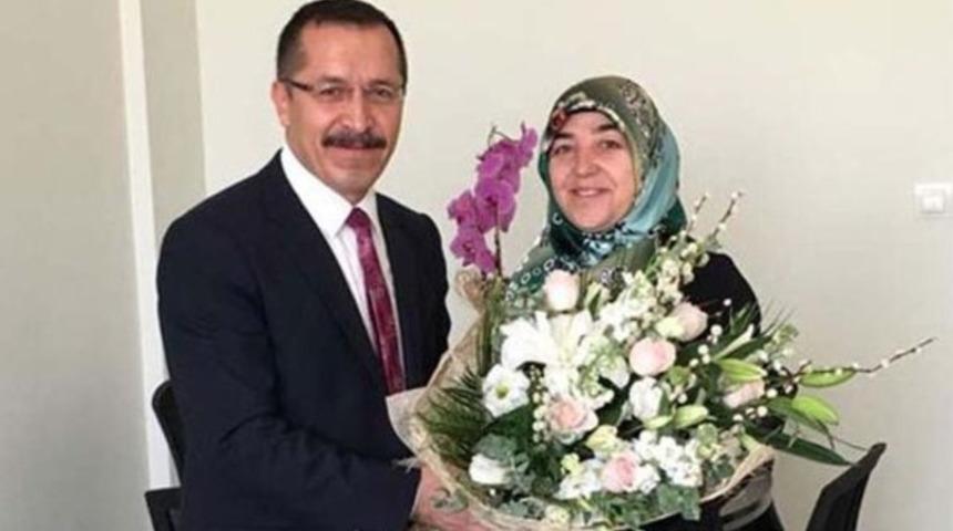 Rektör, eşini enstitü sekreteri olarak atadı!