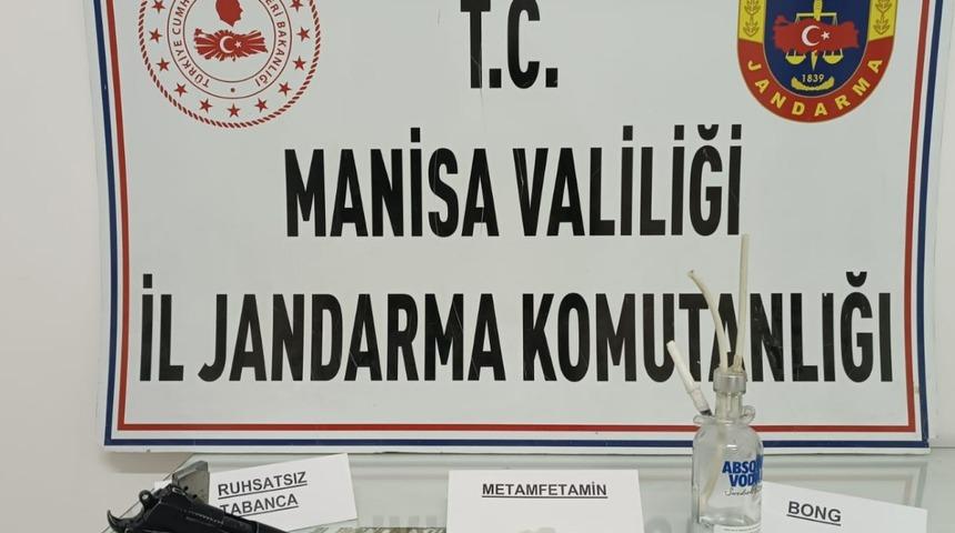 Manisa'da düzenlenen uyuşturucu operasyonunda 4 şüpheli yakalandı