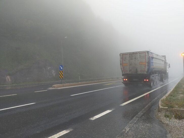 Bolu Dağı'nda sis ve yağmur etkili oluyor G2