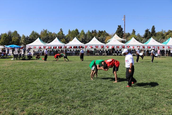 Gaziantep'te 12. Geleneksel Nar, Yöresel Kurutmalık, Kültür ve Sanat Festivali başladı G5