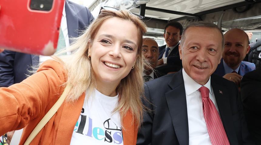 Cumhurbaşkanı Erdoğan, Galataport'u ziyaret etti! Vatandaşlardan yoğun ilgi