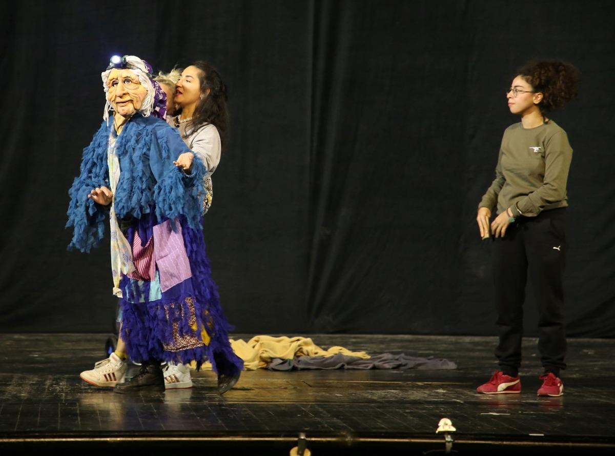 Kocaeli'de dev kuklalar &ccedil;evre kirliliğini bir &ccedil;ocuğun g&ouml;z&uuml;nden anlatacak