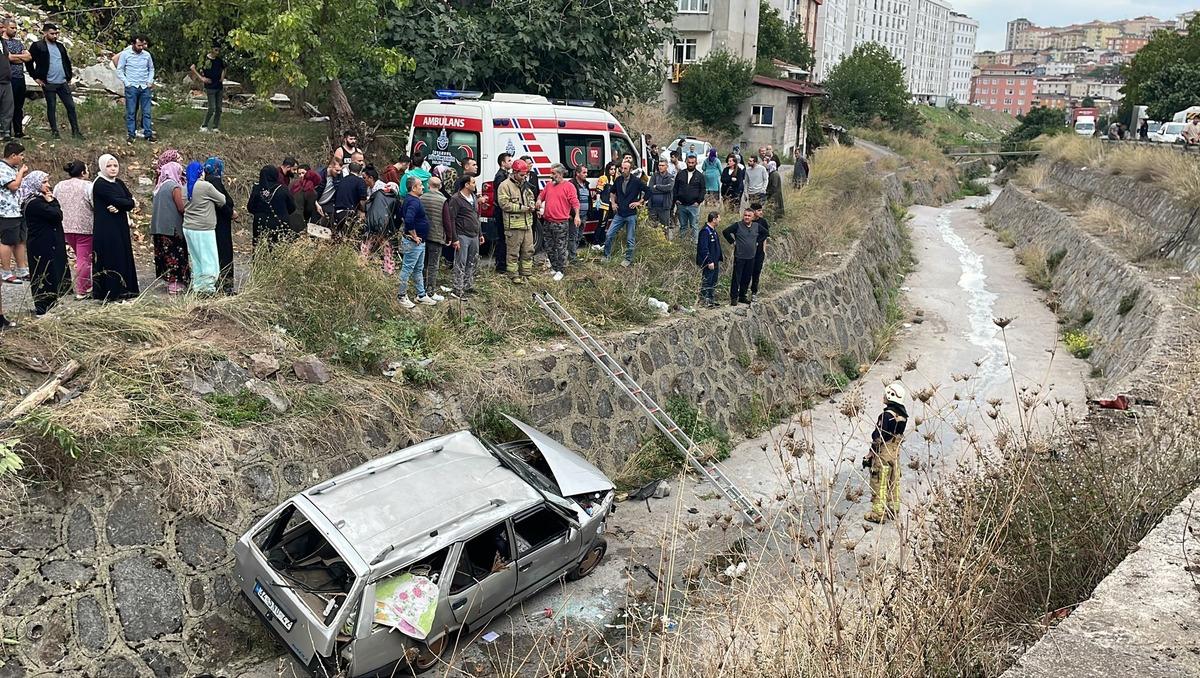 İstanbul'da dereye devrilen otomobildeki 4 kişi yaralandı