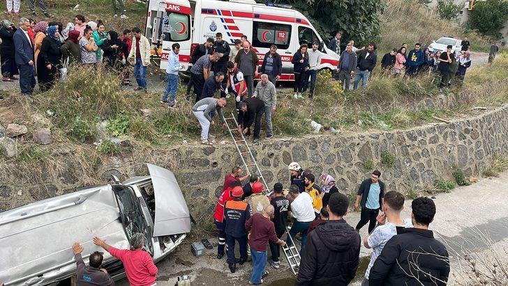 İstanbul'da dereye devrilen otomobildeki 4 kişi yaralandı G2