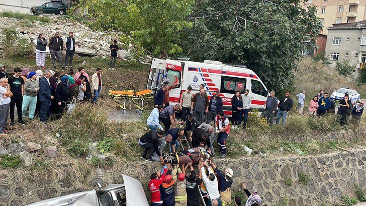 İstanbul'da dereye devrilen otomobildeki 4 kişi yaralandı G3