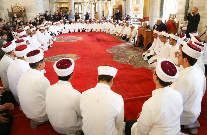 Fatih Camii'nde 82 hafız için icazet merasimi yapıldı G1