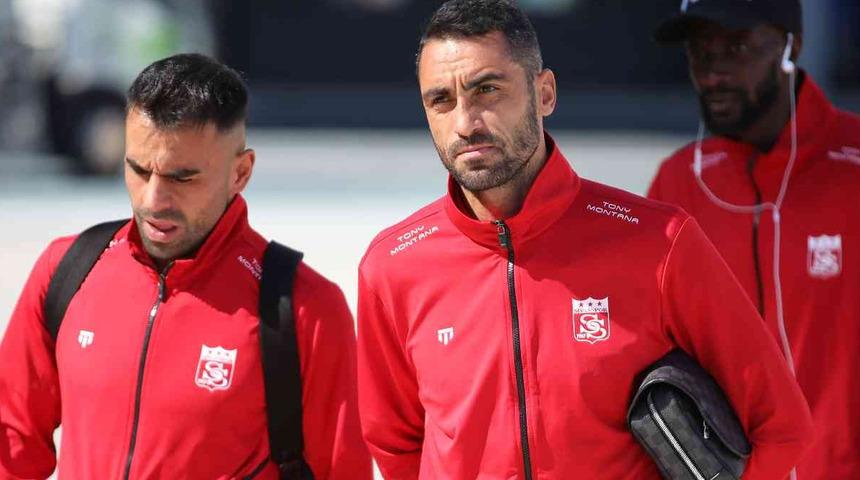 Sivasspor kafilesi İstanbul’a geldi! Başakşehir maçı öncesi...