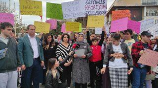 Otizmli bireylerin aileleri İstanbul'da bakımevinde ölen gençle ilgili basın açıklaması yaptı