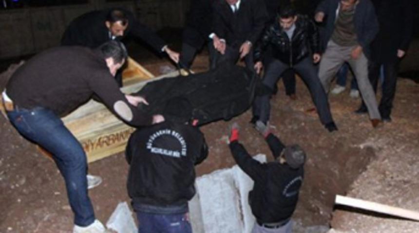 Töre kurbanı genç kız toprağa verildi