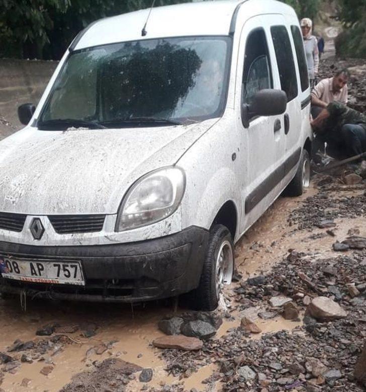 Artvin'de sağanak etkili oldu G3