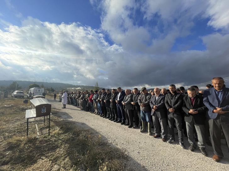 Başkentte eşi tarafından öldürülen kadın ile 2 çocuğu toprağa verildi G1
