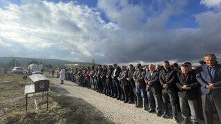 Başkentte eşi tarafından öldürülen kadın ile 2 çocuğu toprağa verildi