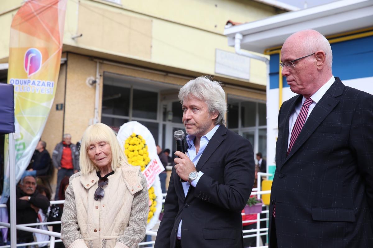 Eskişehir'de "C&uuml;neyt Arkın Halk Merkezi" a&ccedil;ıldı