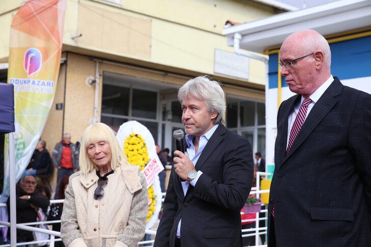 Eskişehir'de "Cüneyt Arkın Halk Merkezi" açıldı G1