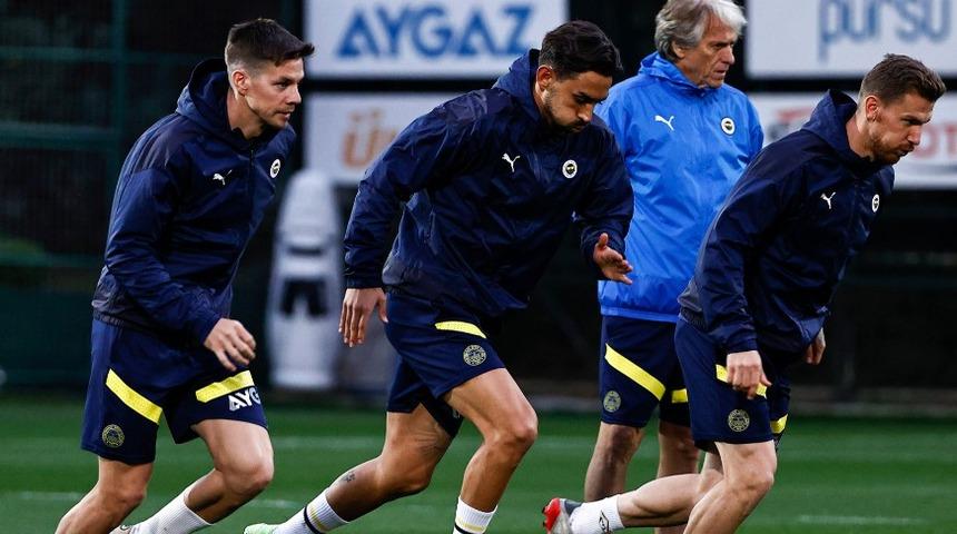 Fenerbahçe Karagümrük maçı şifresiz canlı izlenir mi? Fenerbahçe Karagümrük maçı canlı yayın hangi kanalda?