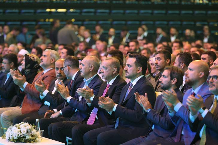 Cumhurbaşkanı Erdoğan, Sinan Erdem Spor Salonu önündeki vatandaşlara hitap etti: G1