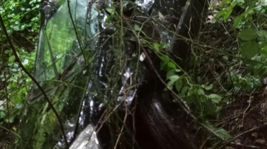 Rize'de uçuruma yuvarlanan otomobilin sürücüsü yaralandı