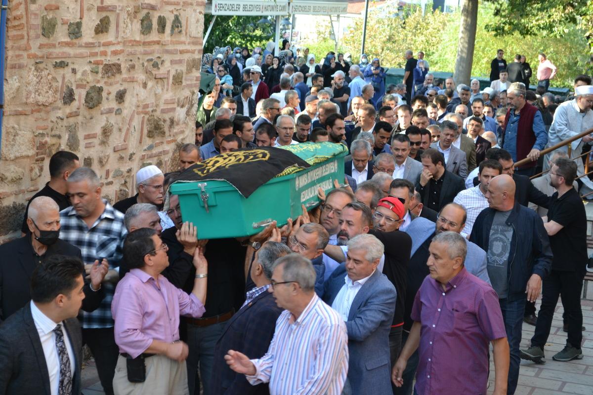 Eski TBMM Başkanı Arın&ccedil;'ın ağabeyi son yolcuğuna uğurlandı