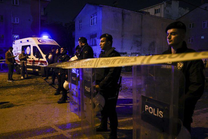 GÜNCELLEME 3- Kadıköy'de bir binada meydana gelen patlamanın ardından çıkan yangın söndürüldü G4