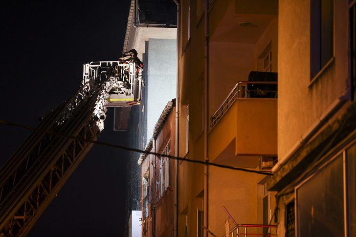 GÜNCELLEME 3- Kadıköy'de bir binada meydana gelen patlamanın ardından çıkan yangın söndürüldü G5