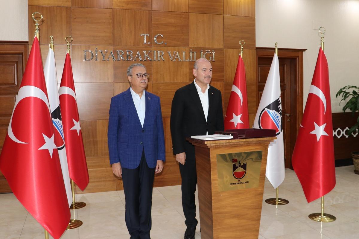 İ&ccedil;işleri Bakanı S&uuml;leyman Soylu, Diyarbakır'da ziyaretlerde bulundu