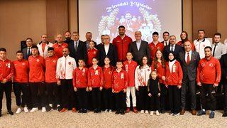 Uluslararası şampiyonalarda dereceye giren Sivaslı sporcular ödüllendirildi