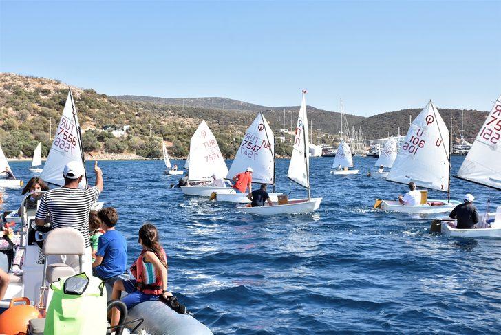 Bodrum'da çocukların hakemlik yaptığı "Dino Cup"ta veliler yarıştı G1