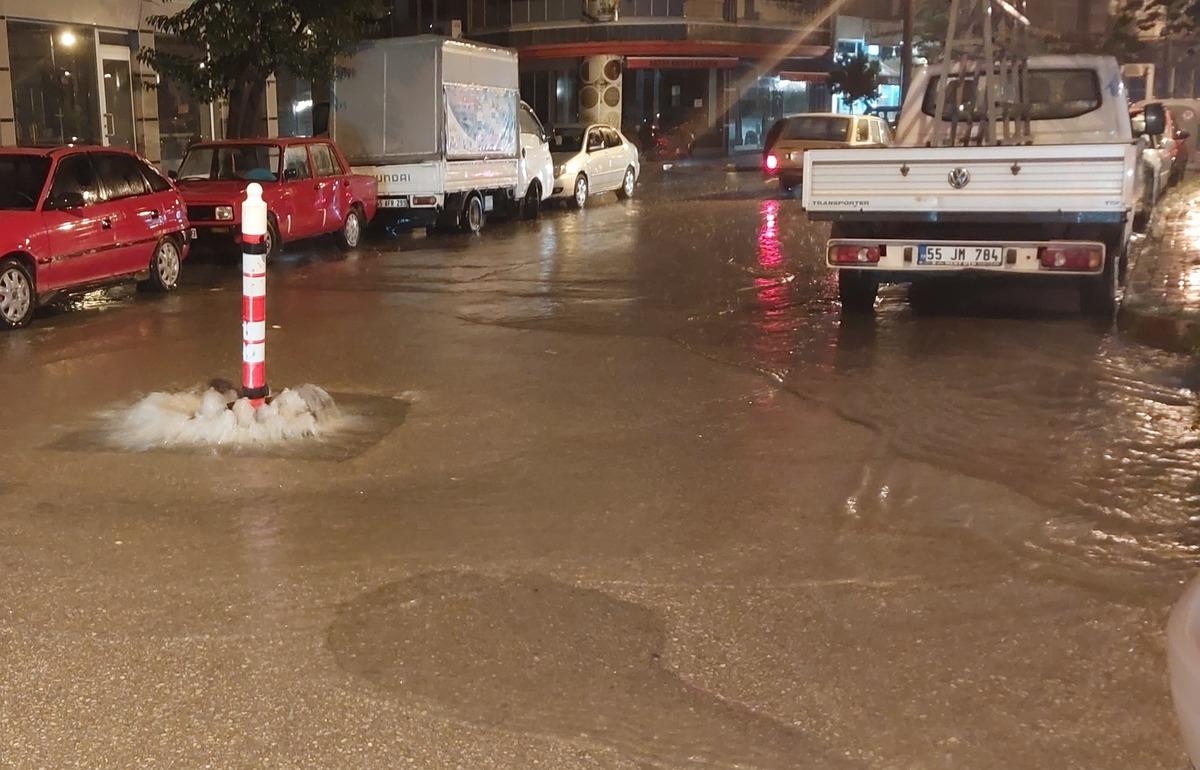 Samsun'un Bafra il&ccedil;esinde sağanak hayatı olumsuz etkiledi